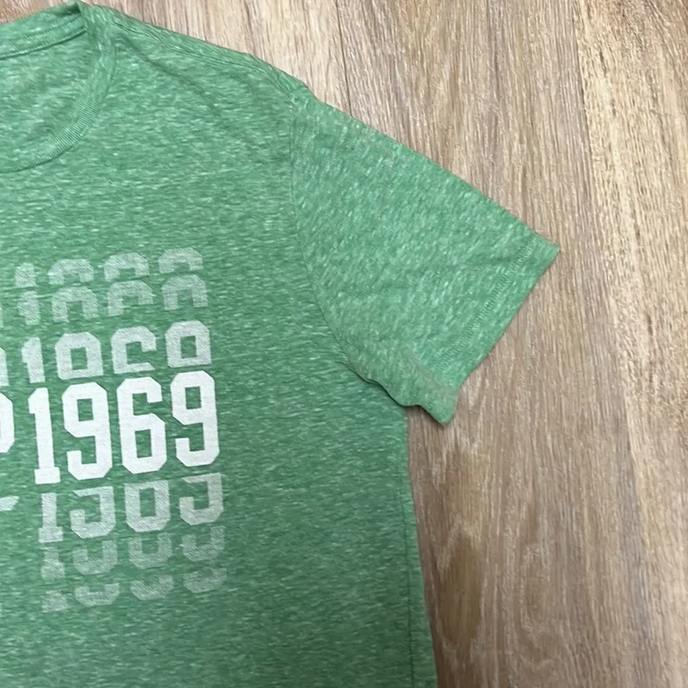 Nwot Gap Youth Green Logo Short Sleeved Tee Shirt. Size Small